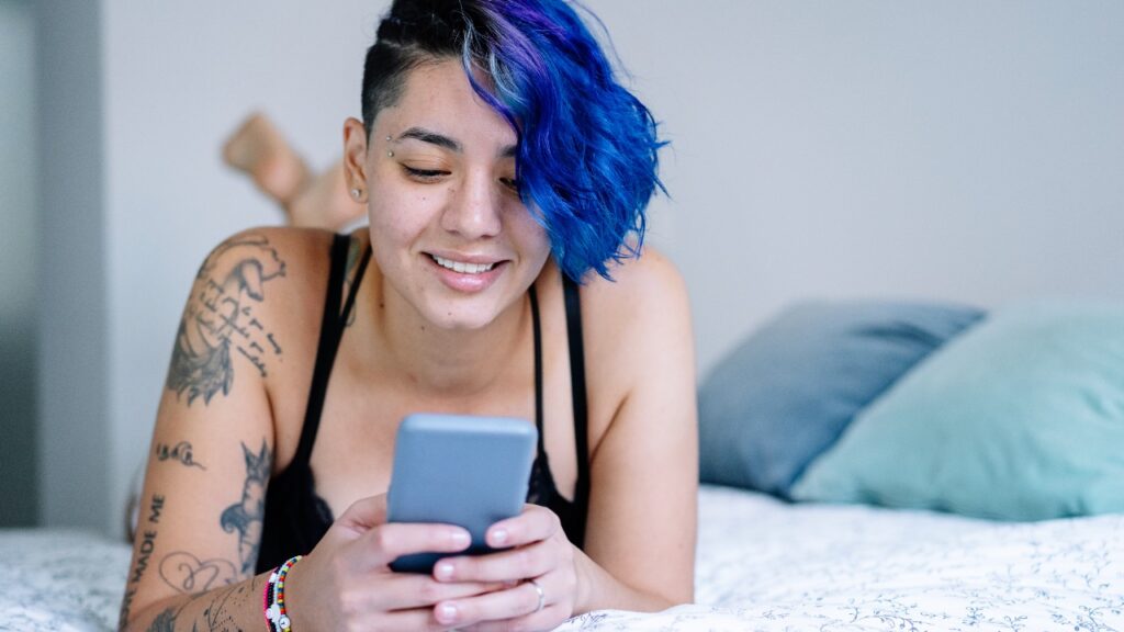 How Every Astrology Sign Texts At The Beginning Of A New Relationship