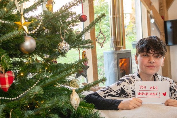 Trans Man Sends 8000 Holiday Cards To Lgbtq People Disowned By Their Families Go Magazine 6865