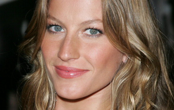 Closeup of Gisele Bundchen during "Taxi" premiere in 2004