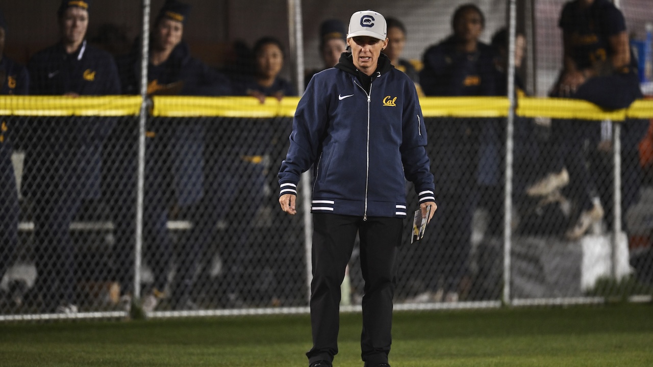 Ex entrenador de softbol de UC Berkeley acusado de presionar a un jugador para que tuviera una relación sexual