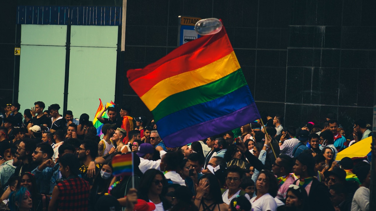 Los recortes de la administración Trump al desarrollo internacional han puesto en peligro a los grupos mundiales de derechos LGBTQ+: informe